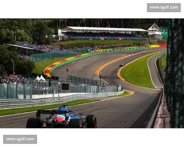 围绕F1赛事安全车出动机制深度解析及赛道策略影响多维观察 围绕F1赛事安全车出动机制深度解析及赛道策略影响多维观察